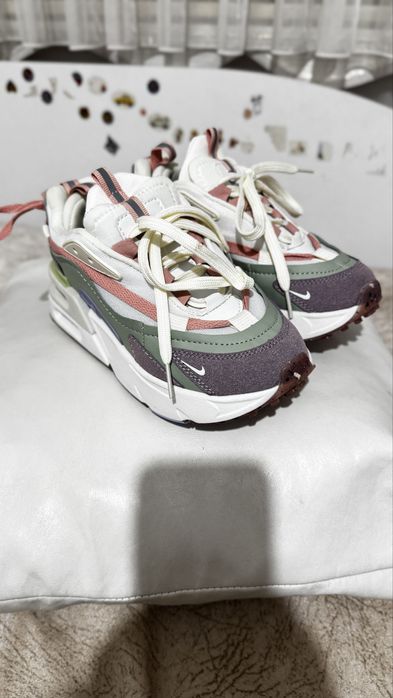 Чисто нови маратонки на Nike номер 36