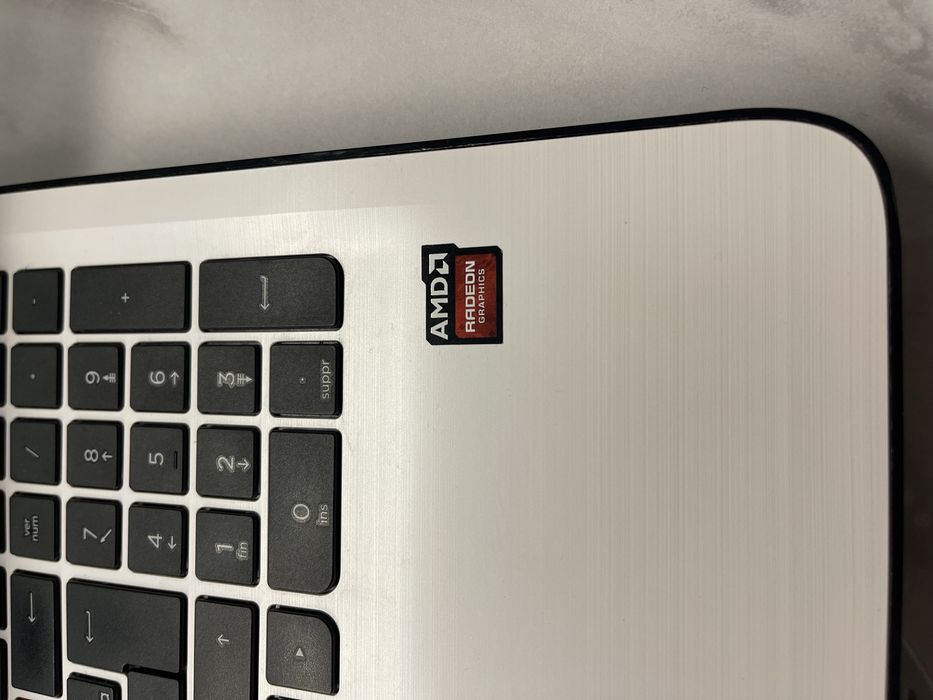 Laptop HP i7 generatia a 6 a 12GB RAM SSD placa video dedicata