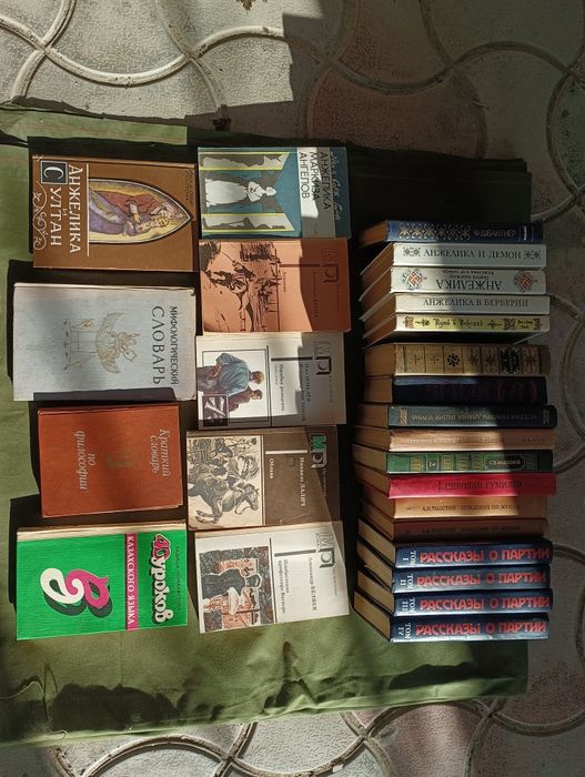 Книги разных жанров, как новые.