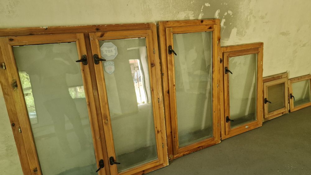 Продавам дървени прозорци със стъклопакет
