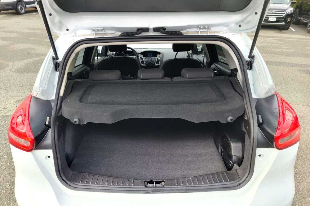Кора за багажник Ford Focus MK3 2010–2018 Hatchback