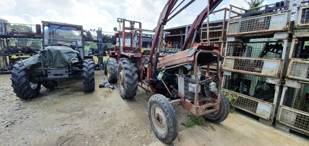 Dezmembrez Tractor Case international 633