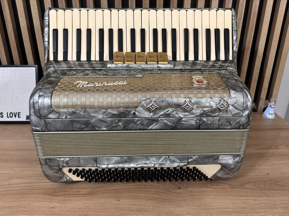 Acordeon italian Marincucii cu 120 de basi