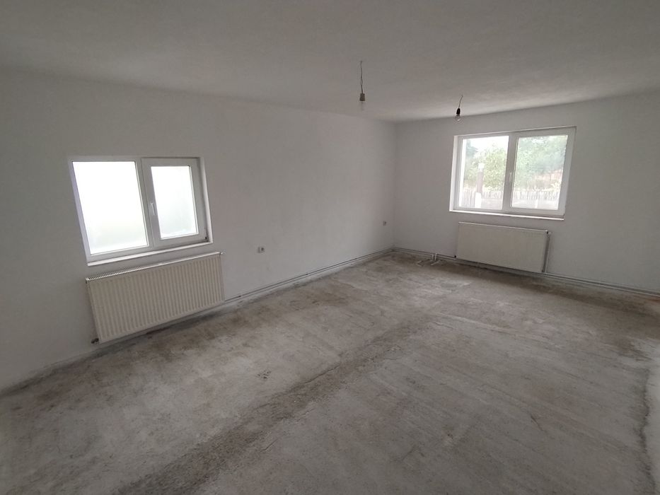 Casă, Curtea de Argeș, cartier Ivancea.