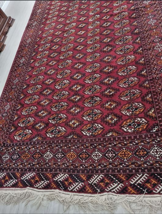 Turkman gilam sotiladi