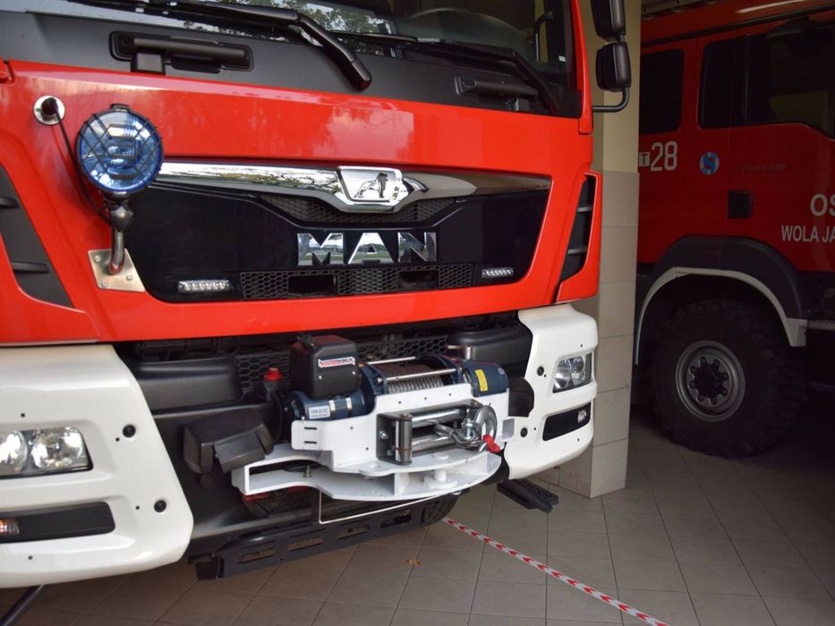 Troliu Kangaroo ADV 20000 lb 24V - MILITARY PowerWinch (9080kg)