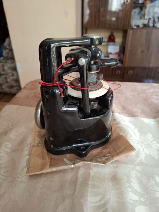 Старинен уред за рязане на диоптрични очила