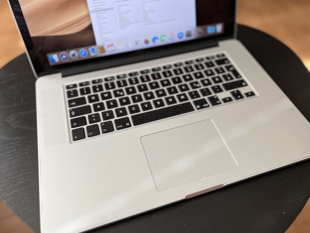 MacBook Pro 15” Retina 2013 1GB NVIDIA 8gb ram 256gb ssd