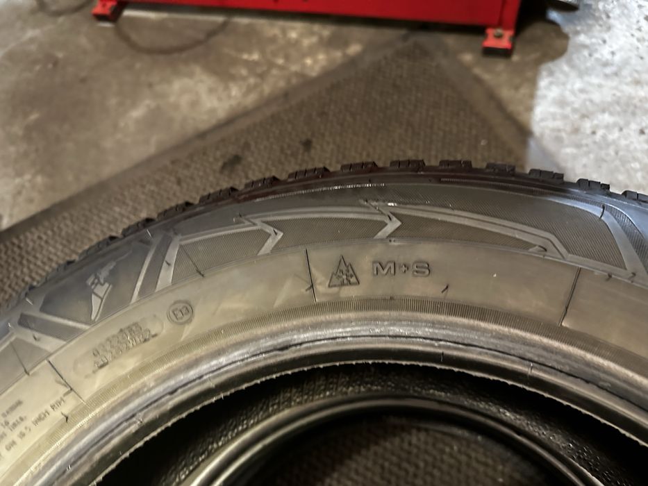 205/60 R16 96H XL - Goodyear Ultra Grip 9+ M+S Oferta