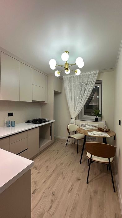 Продам 2-комн квартиру, р-н Пирамиды, с ремонтом