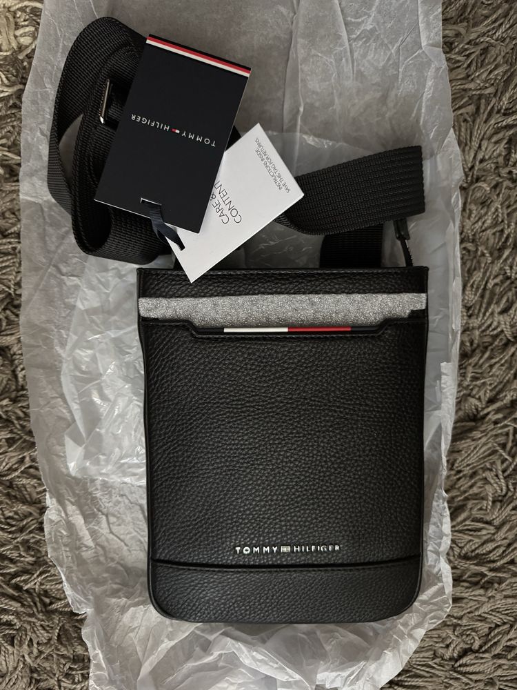 Tommy Hilfiger чанта