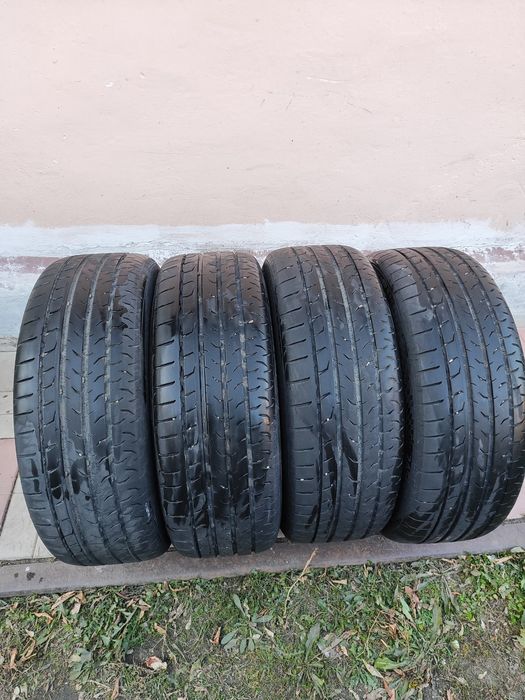 Продам летнюю резину с дисками R 20 в отличном состоянии.