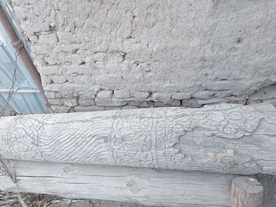 Ayvon ustuni sotiladi