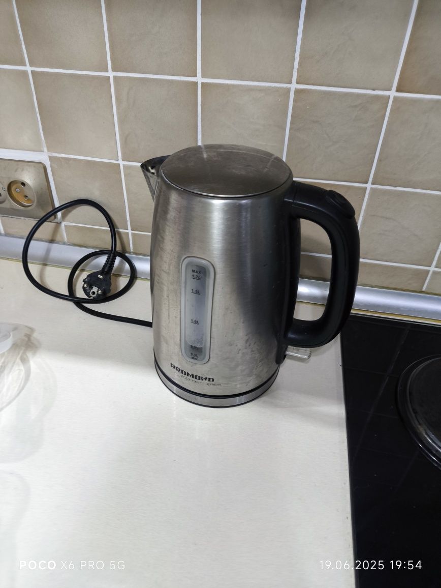 Электро чайник продам.
