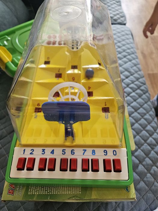 Игра новая почти .Интересная для всей семьи.