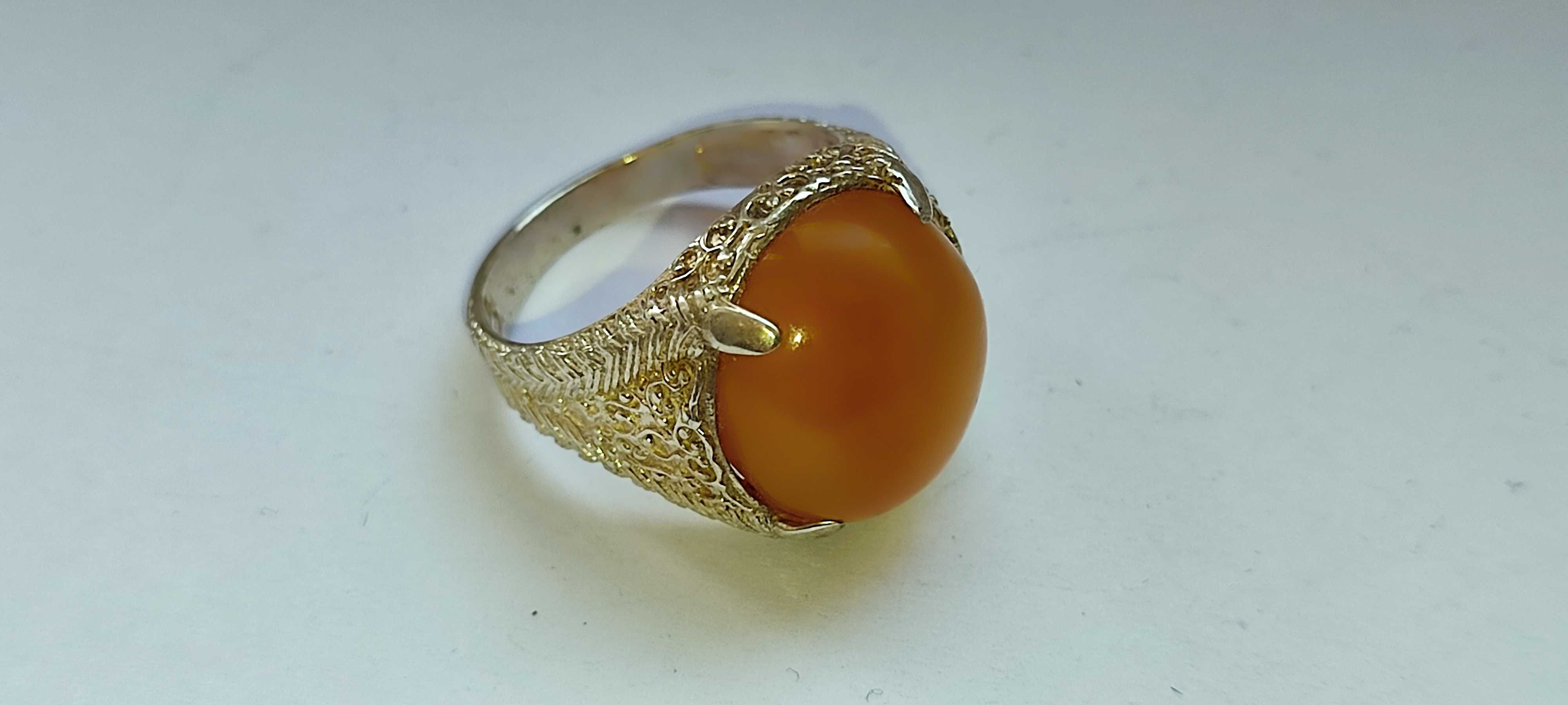 Серебряное кольцо с камнем ЯНТАРЬ