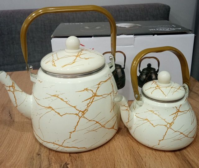 Набор чайников эмалированный с ситечками внутри