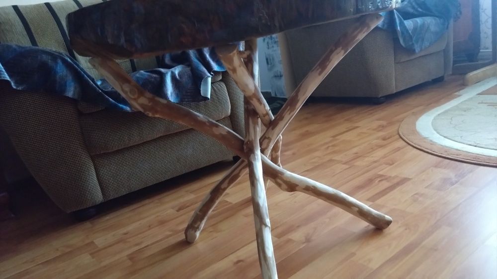 Masa de lemn lucrata manual