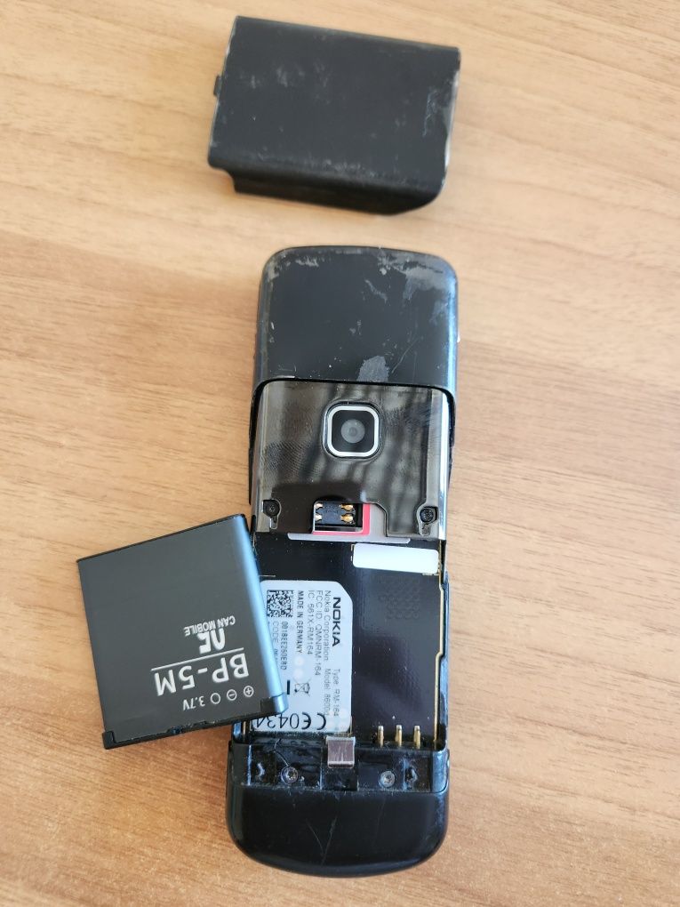 Nokia 8600 Luna.