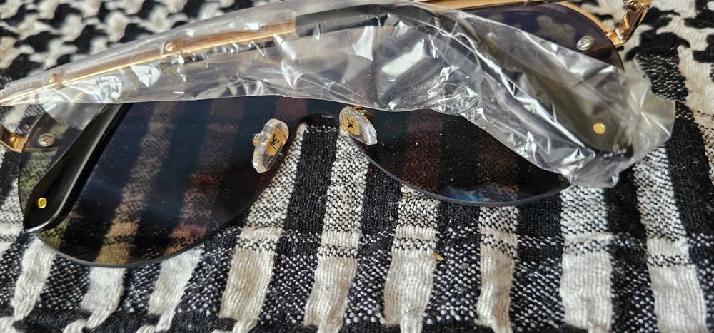 ochelari de soare scrie pe ei Louis Vuitton ceas de mana RICHARD MILLE