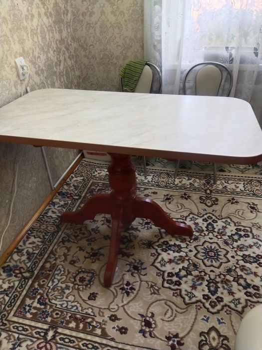 Продам стол кухонный