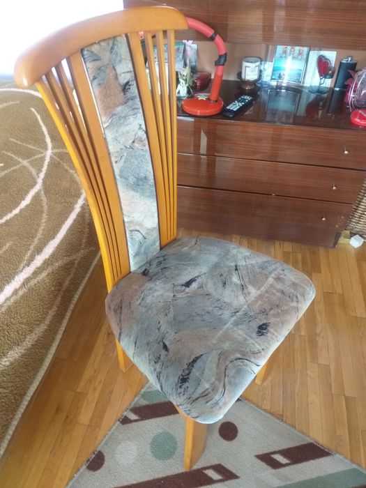 Трапезни столове