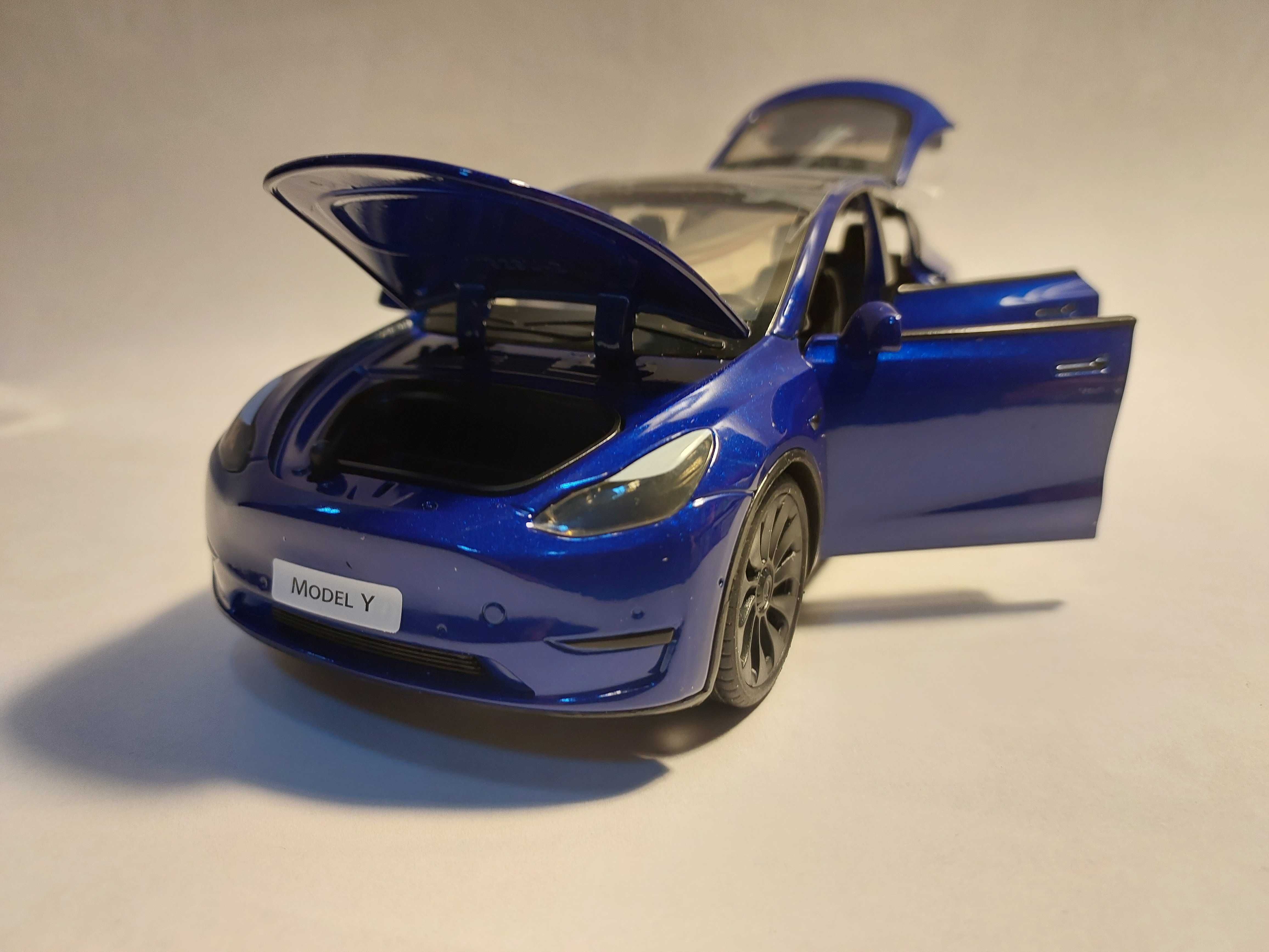 Macheta Tesla Model Y scara 1.24.