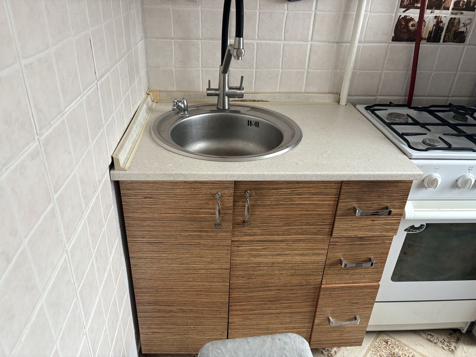 Куханая мебель отдам срочно.