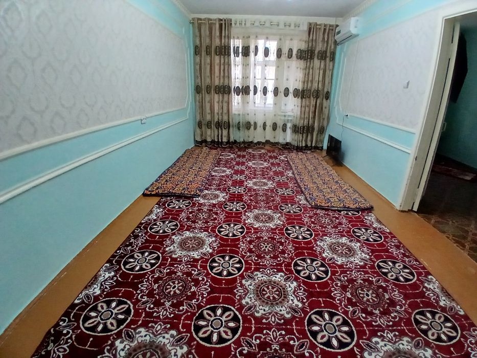 Навоий шахар А. Темур 40 дан 1этаж 3 хонали квартира сотилади.