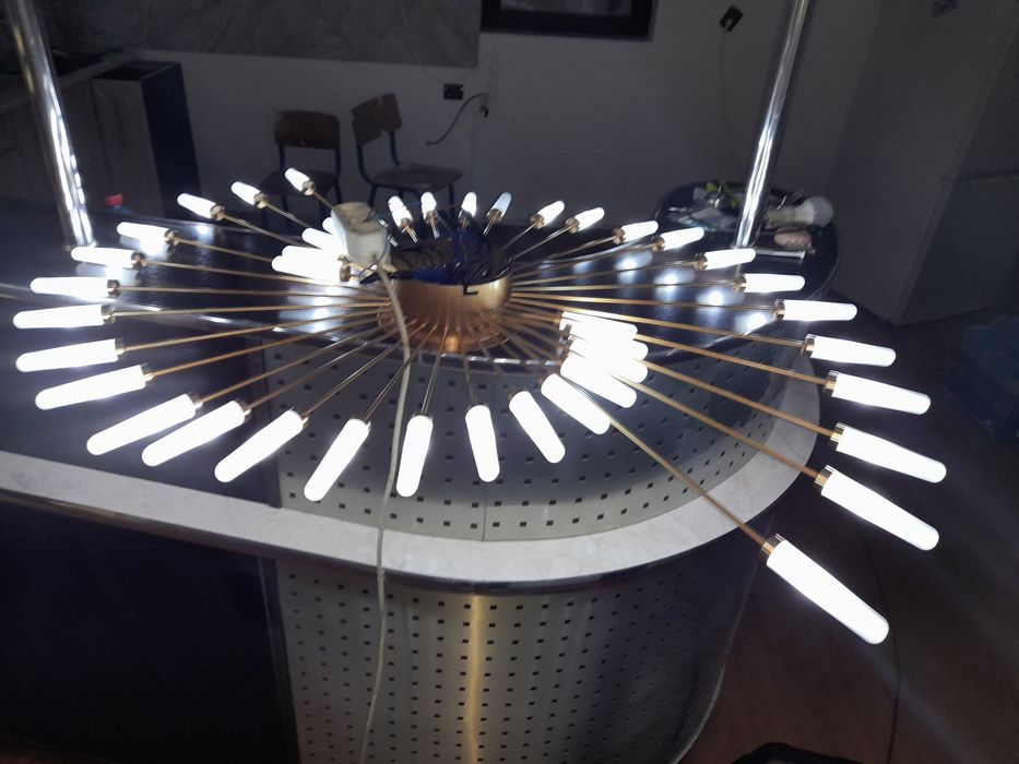 Vând candelabru nou