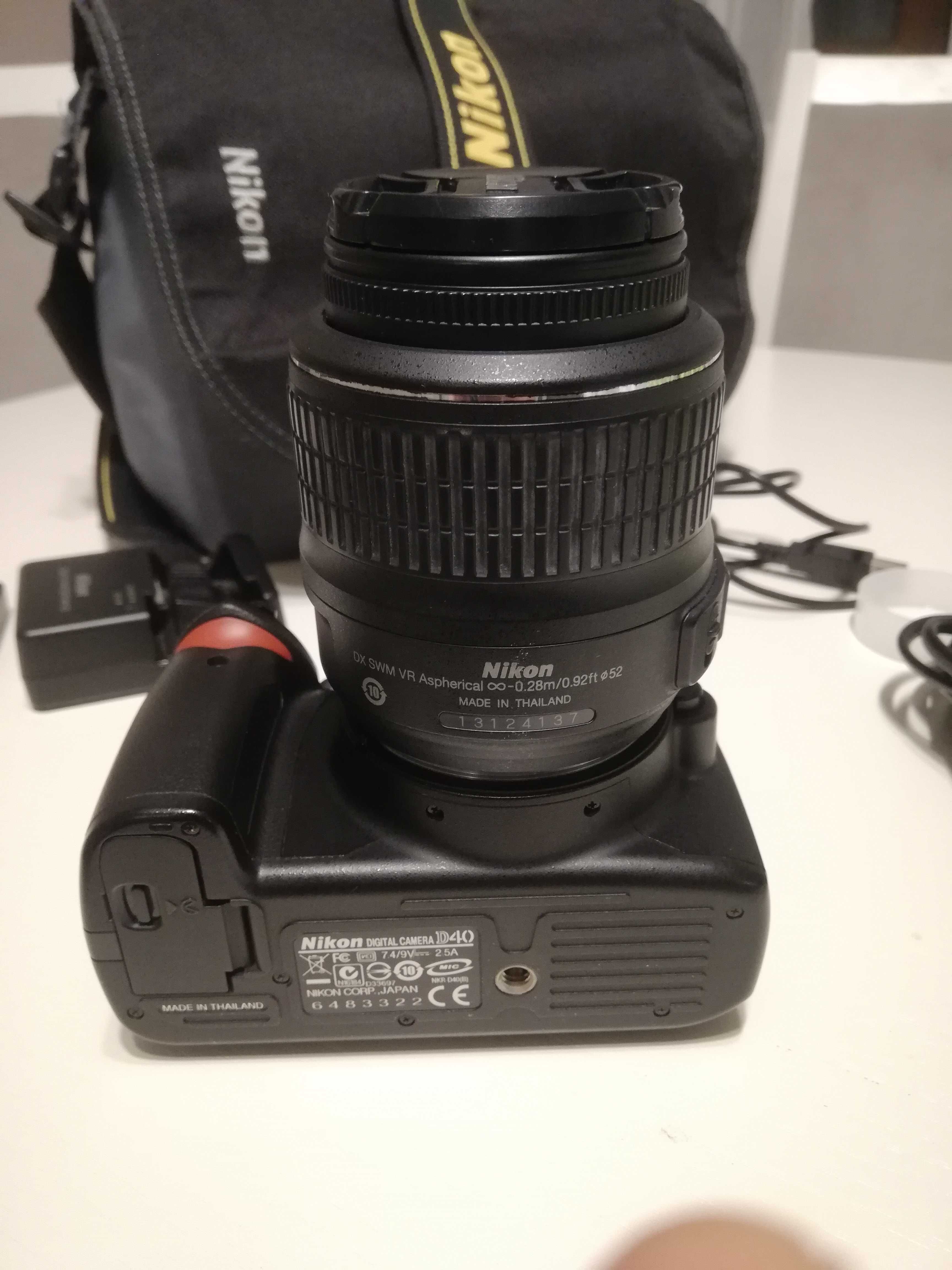 Aparat foto DSLR Nikon D40+obiectiv AF-S Nikkor 18-55 mm