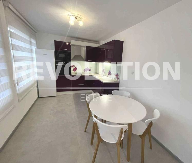 Тристаен апартамент в района на Лятно кино Тракия!