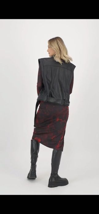 HUGO 2в1 яке и елек естествена агнешка кожа, размер L