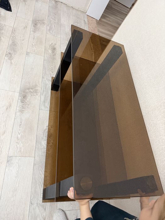 Продам тумбочку стеклянную