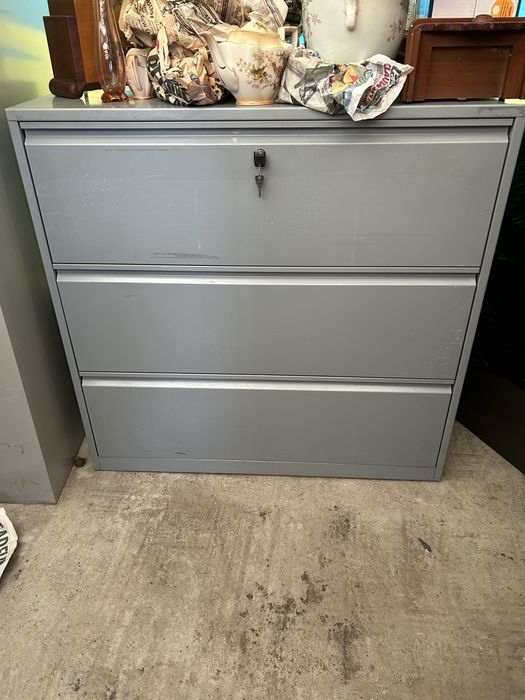 Dulap e metalice preț negociabil