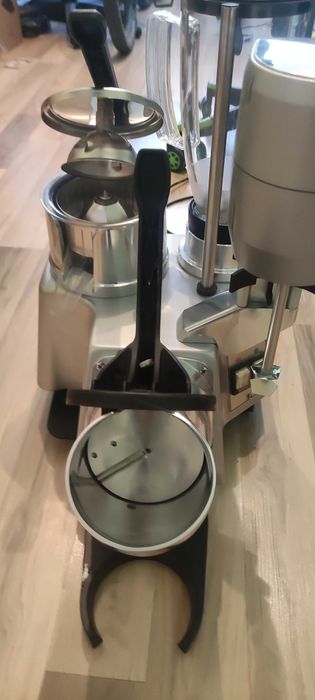 Групобар на фирма "Macap"