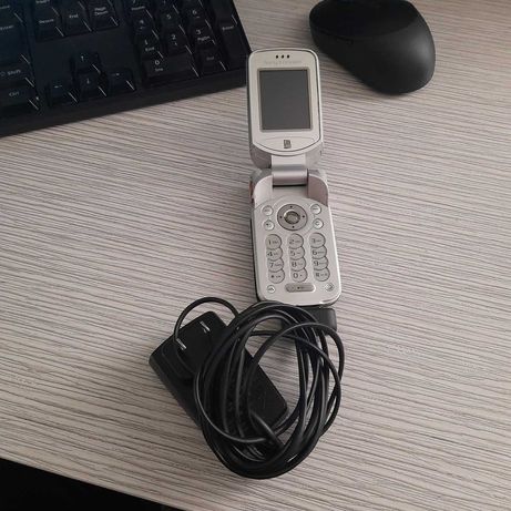 Sony Ericsson W300i стар класически телефон
