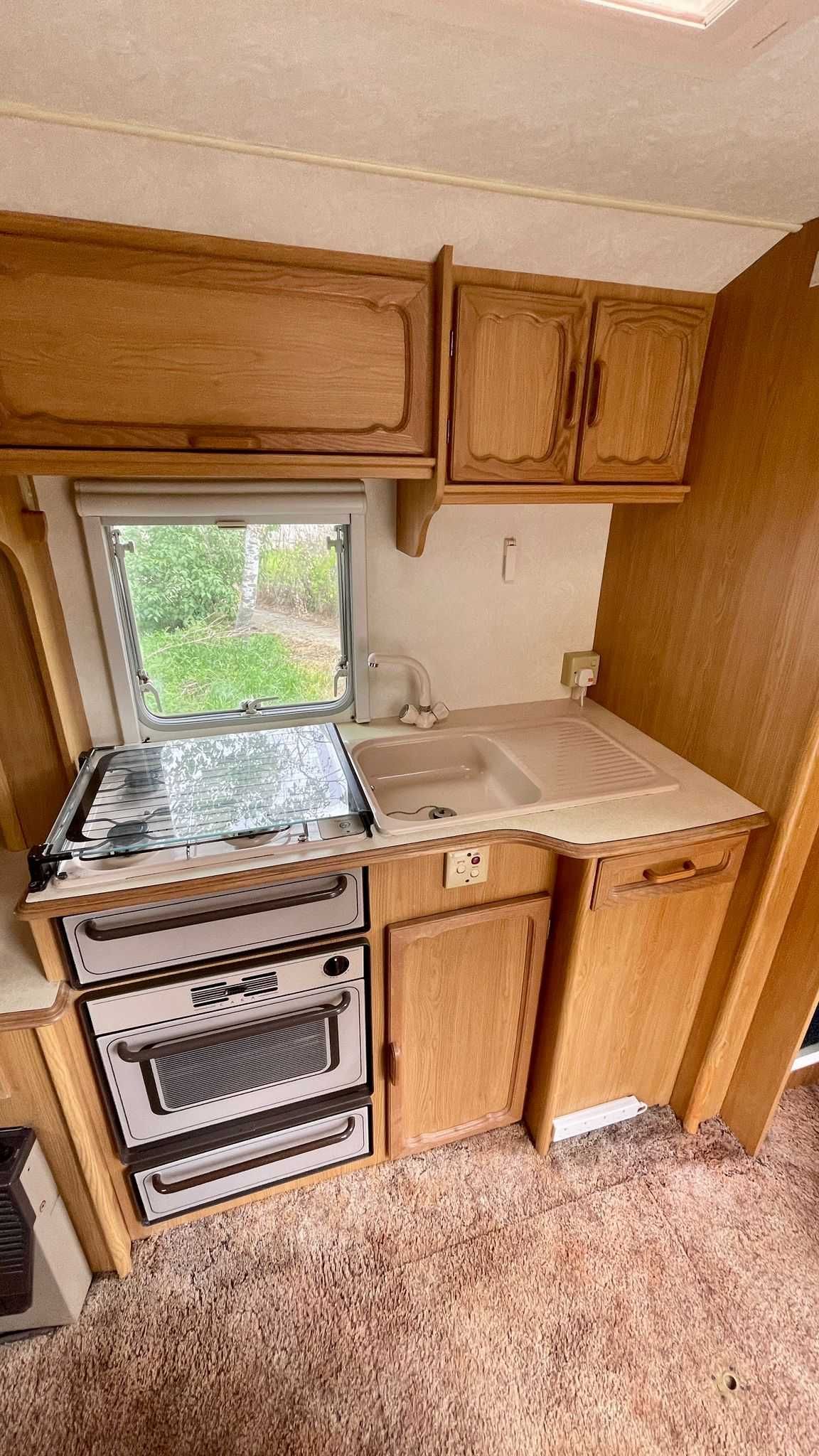 каравана Avondale Falcon 1998 двуместна