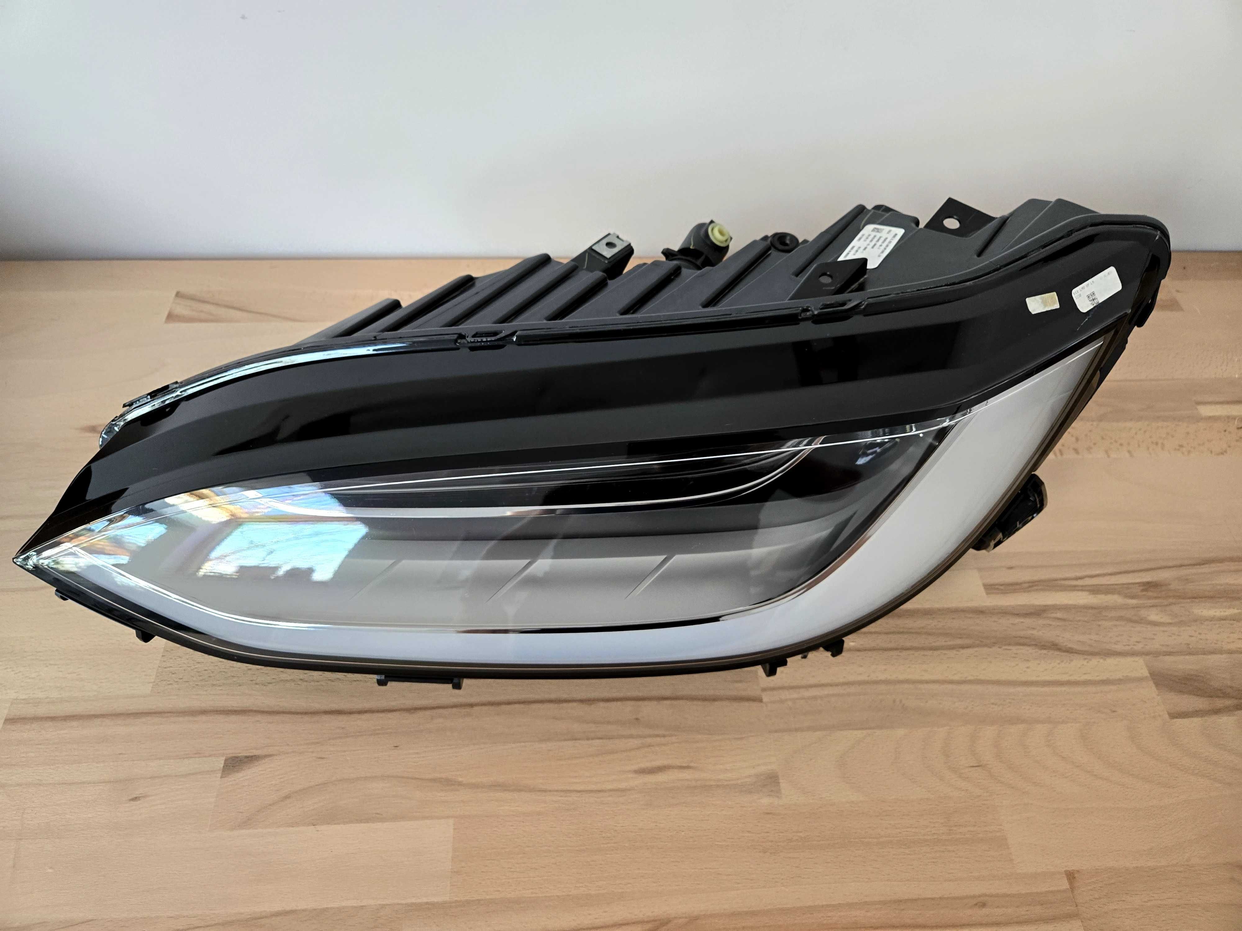 Far Tesla Model X, Stanga + Dreapta, 2023, ca si noi