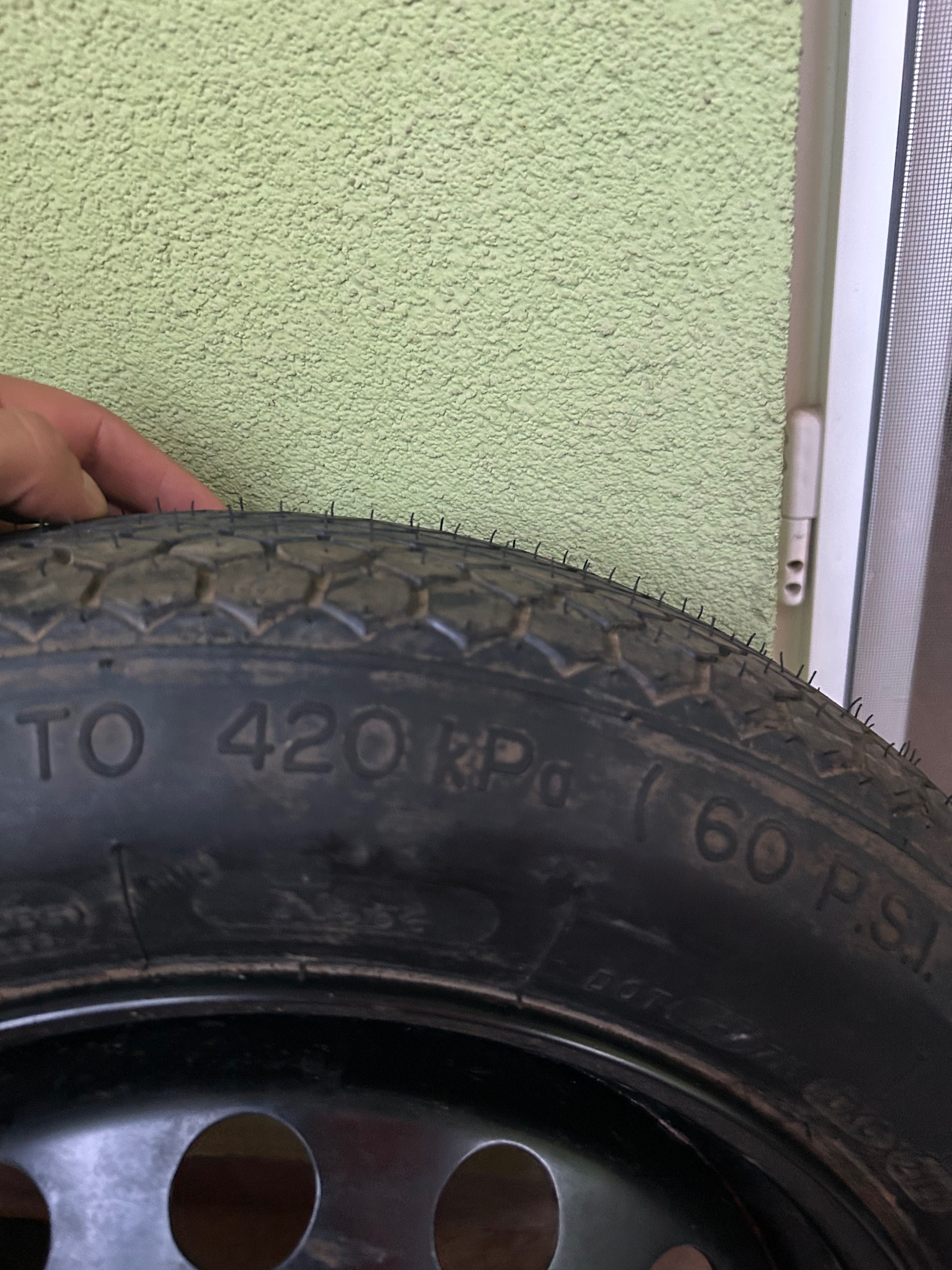 Резервна гума (патерица) michelin 15 цола.