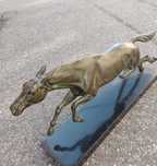 Superbă sculptura de dimensiuni mari,cal din bronz pe soclu din marmur