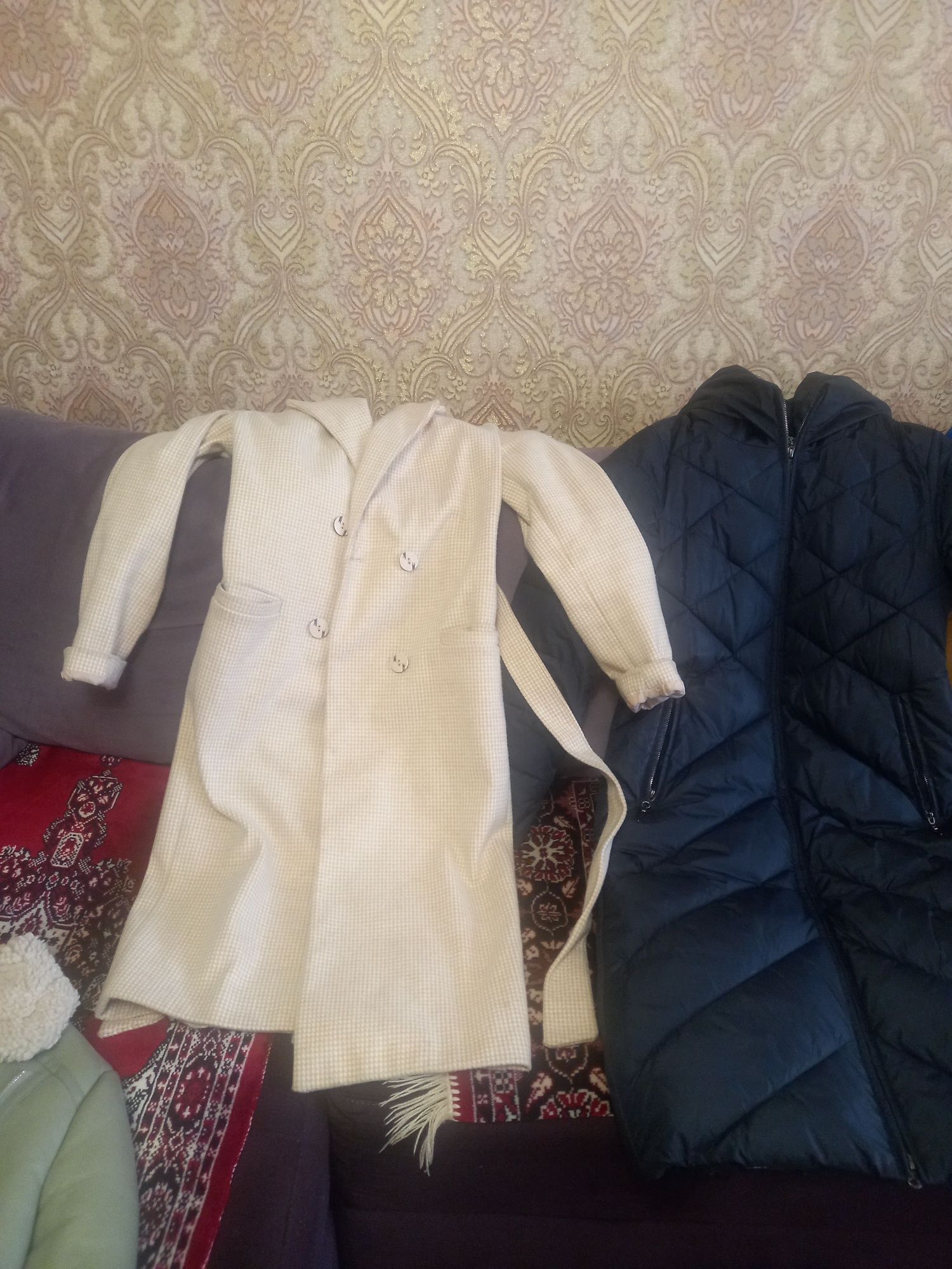 Продам зимние куртки ,весенние пальто 46 р