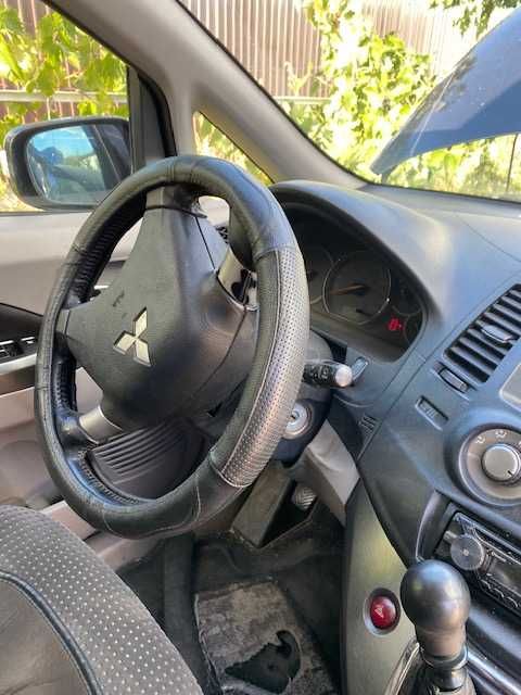 Dezmembrez Mitsubishi Grandis 2007 2.0