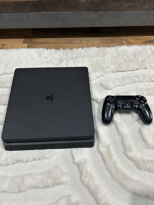 PS4 Slim 500 GB Black plus 3 jocurii