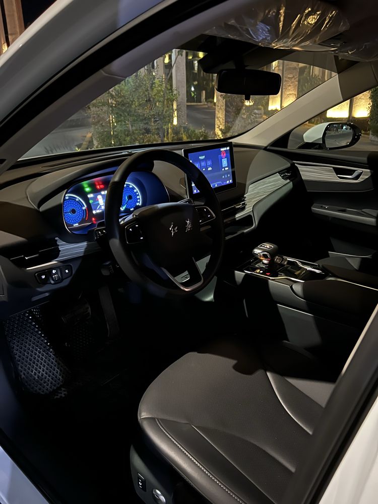 Hongqi eqm 5 2025 yil 500 tali