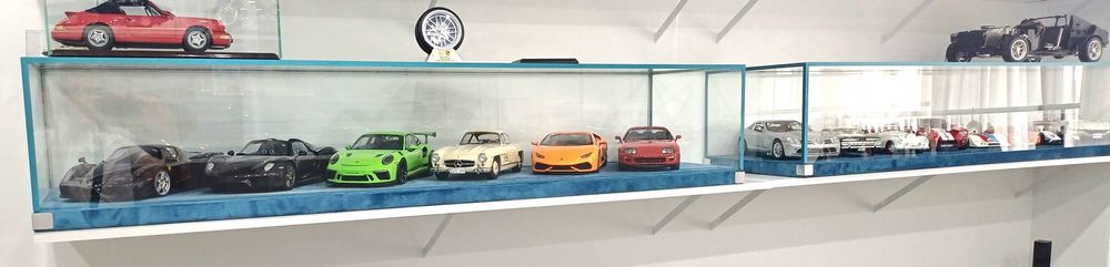 Vitrine machete auto, navomodele si aeromodele