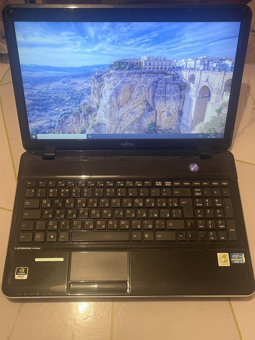 Fujitsu ноутбук-компьютер