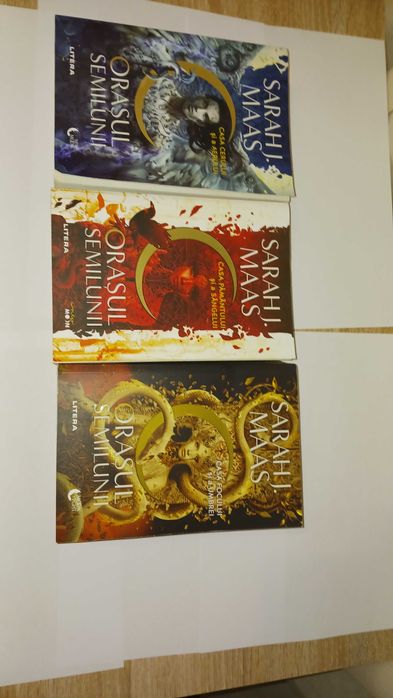 Sarah J Maas : Seria Orasul semilunii