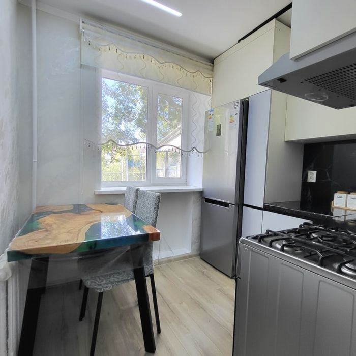 Продам трехкомнатную квартиру р-н. Жазира