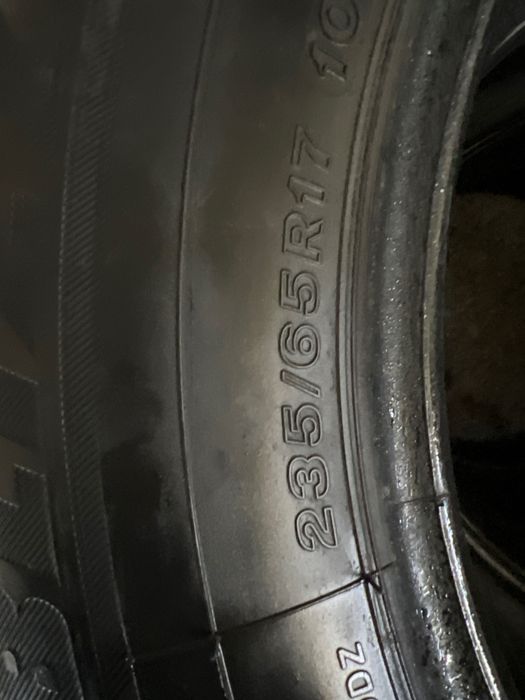 Гуми BRIDGESTONE  R 17 235/65 4 броя